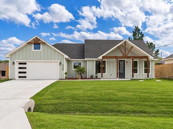 2125 Steepleridge Circle, Granbury, TX 76048