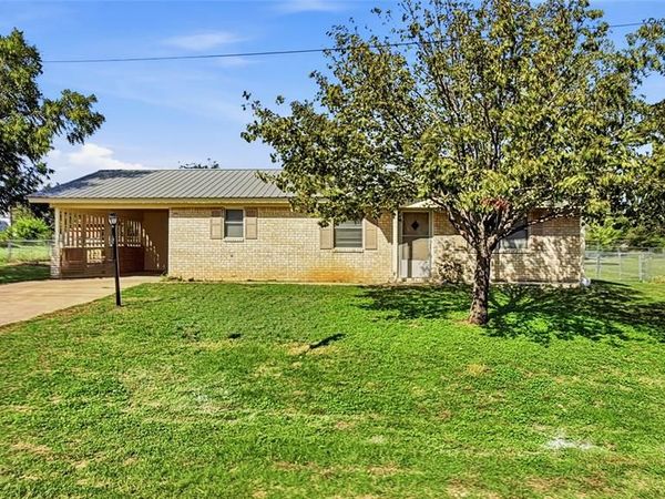 905 W Standifer Street, Hamilton, TX 76531