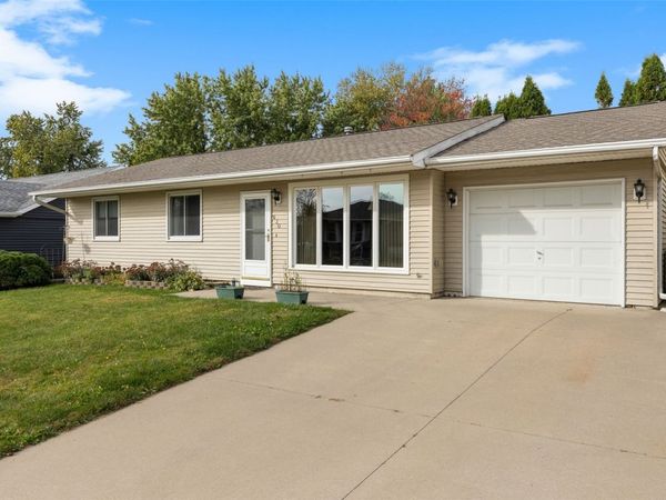 630 Concord Lane NW, Cedar Rapids, IA 52405