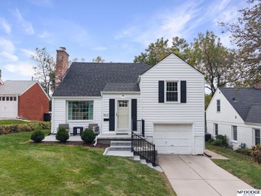 5621 Pine Street, Omaha, NE 68106