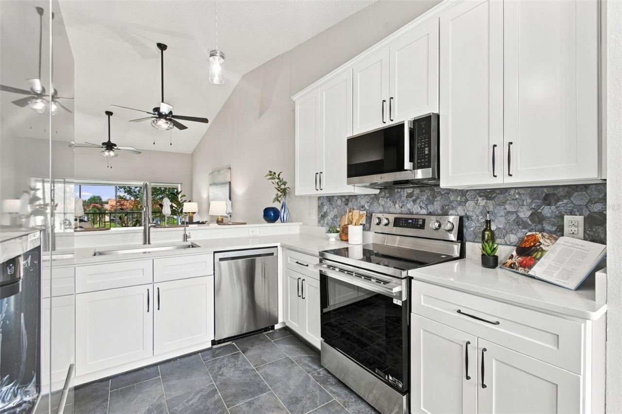 4210 Caddie Drive E, Unit 202, Bradenton, FL 34203 Photo