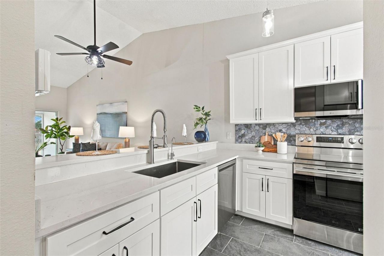 4210 Caddie Drive E, Unit 202, Bradenton, FL 34203 Photo