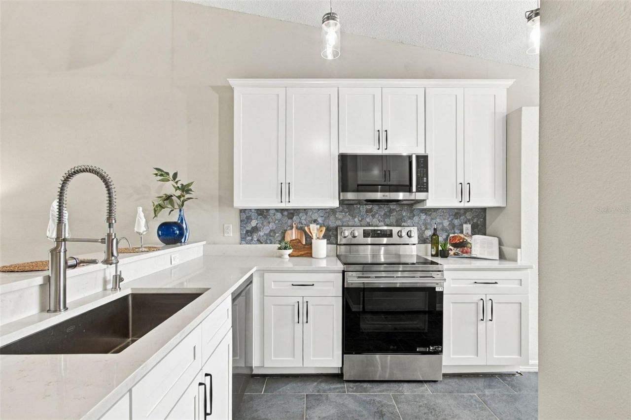 4210 Caddie Drive E, Unit 202, Bradenton, FL 34203 Photo