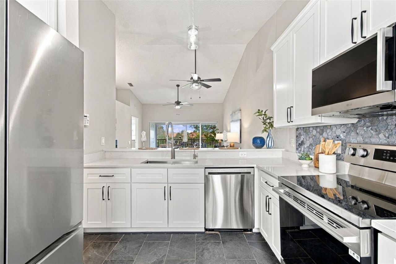 4210 Caddie Drive E, Unit 202, Bradenton, FL 34203 Photo