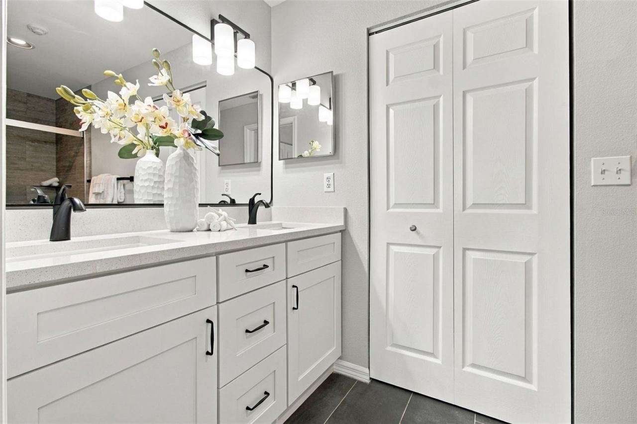 4210 Caddie Drive E, Unit 202, Bradenton, FL 34203 Photo