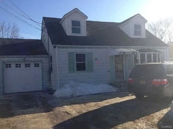 65 Hilliard Avenue , Central Islip, NY 11722