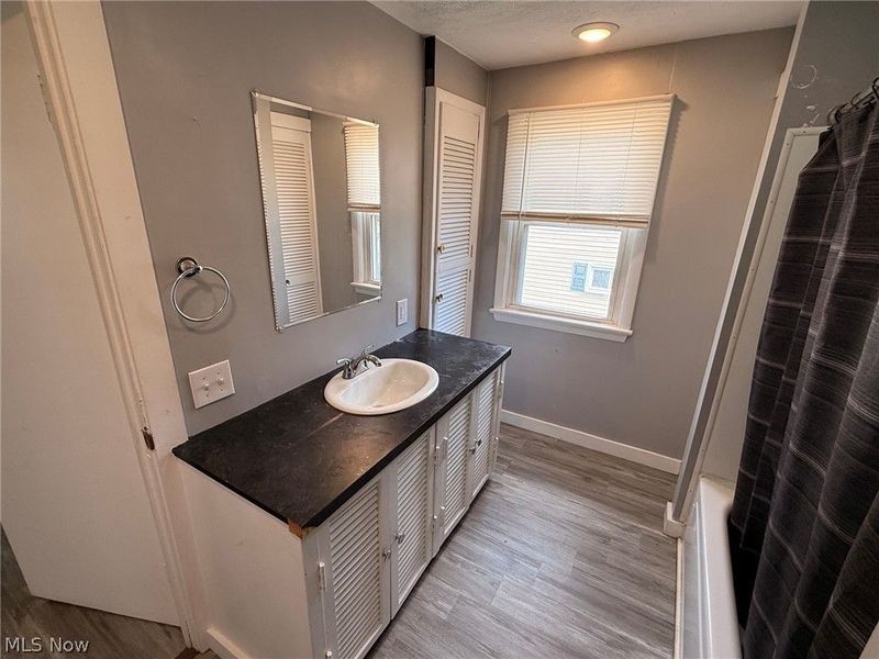 190 E Mapledale Avenue, Akron, OH 44301 Photo 8