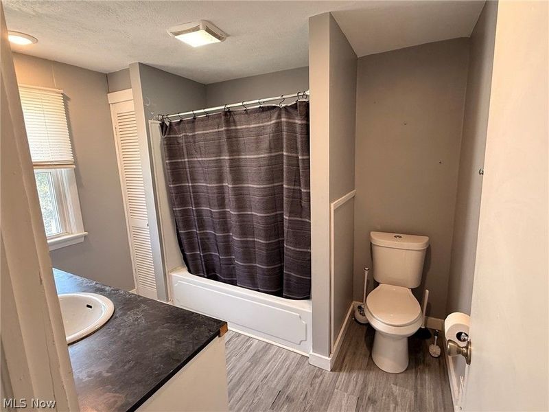 190 E Mapledale Avenue, Akron, OH 44301 Photo 9