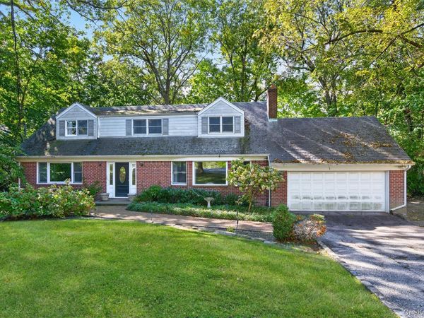 18 Sills Court , Centerport, NY 11721