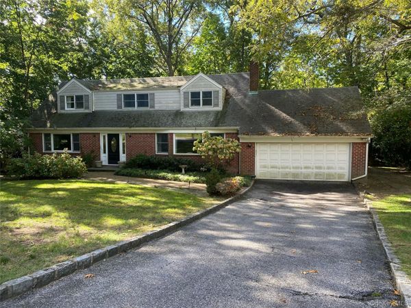 18 Sills Court , Centerport, NY 11721