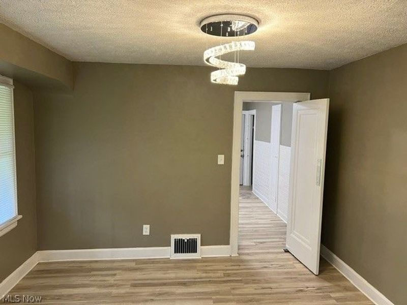 565 Eva Avenue, Akron, OH 44301 Photo 12