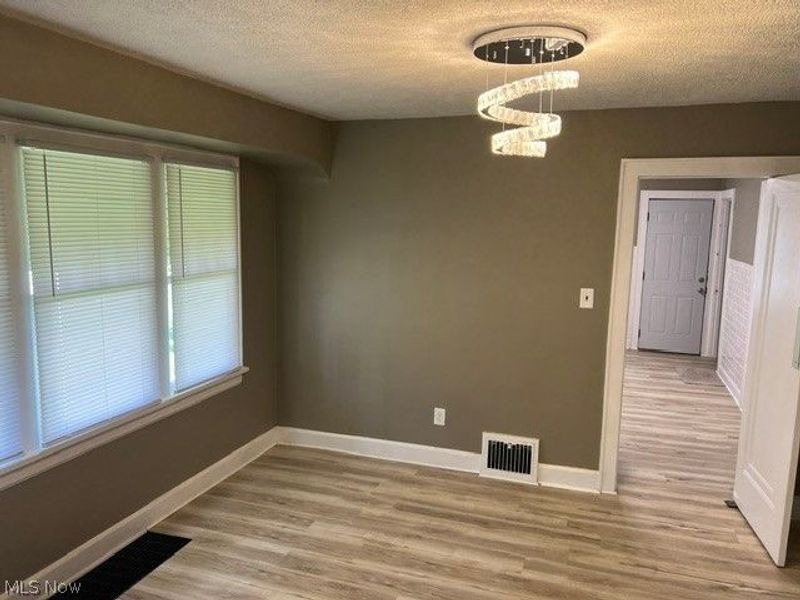 565 Eva Avenue, Akron, OH 44301 Photo 23