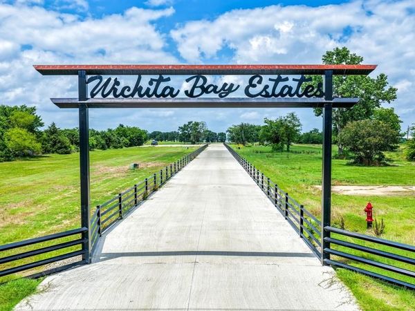 200 Caro Drive , West Tawakoni, TX 75454