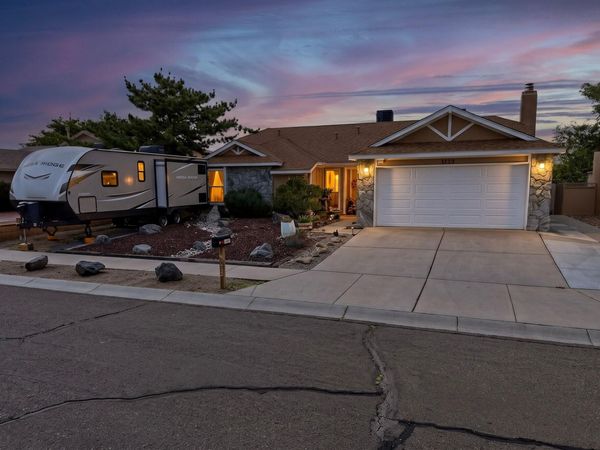 5135 Gaviota NW, Albuquerque, NM 87120