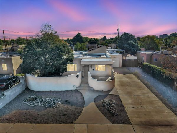 2430 Palomas Drive NE, Albuquerque, NM 87110
