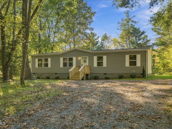135 Hallborough Drive, Jonesborough, TN 37659