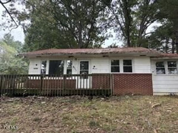 229 Surgoinsville Creek Road, Surgoinsville, TN 37873