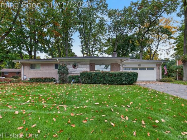 2731 N Lake Drive, Waterford Township, Mi 48329