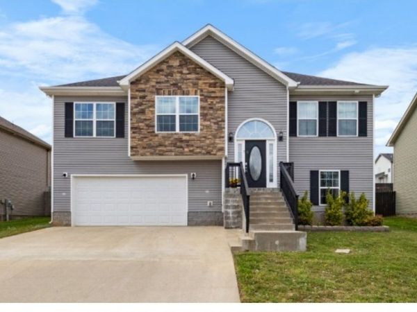 1391 Freedom Dr , Clarksville, TN 37042