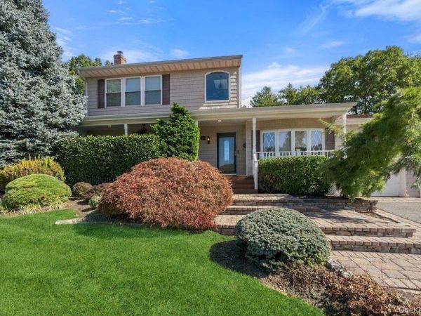 25 Beaumont Drive , Plainview, NY 11803