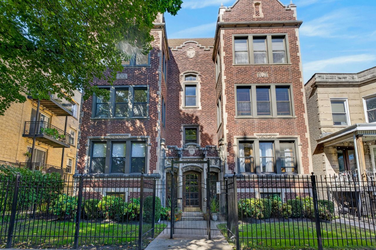 1252 W Winona Street, Unit 1, Chicago, IL 60640 Main Photo