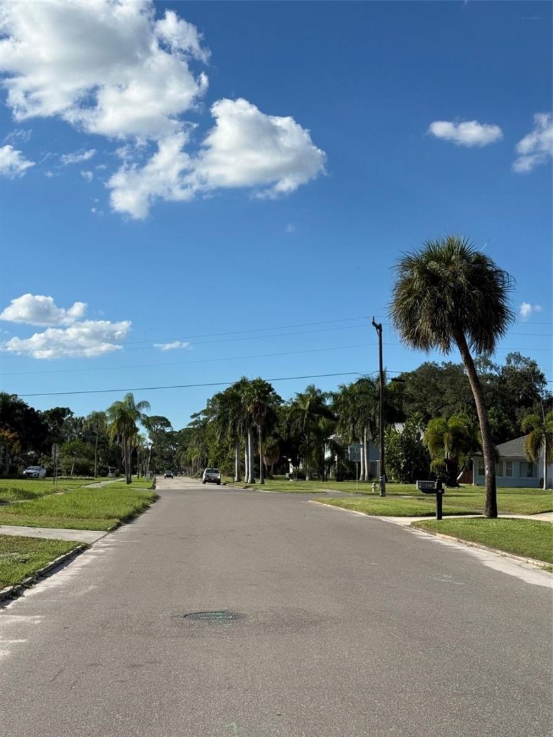 7510 Westmoreland Drive , Sarasota, FL 34243 Photo