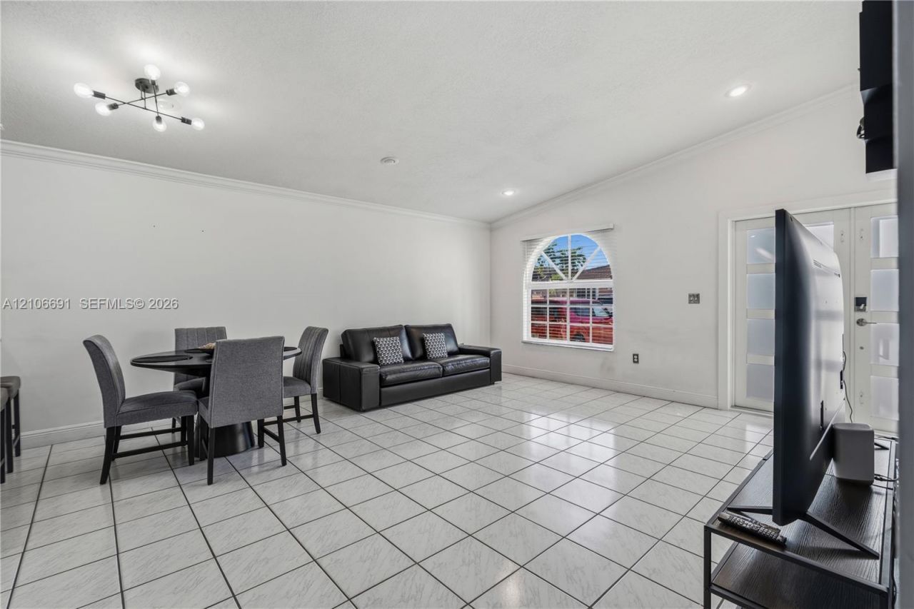 3355 W 68th St, Unit 128, Hialeah, FL 33018 Photo