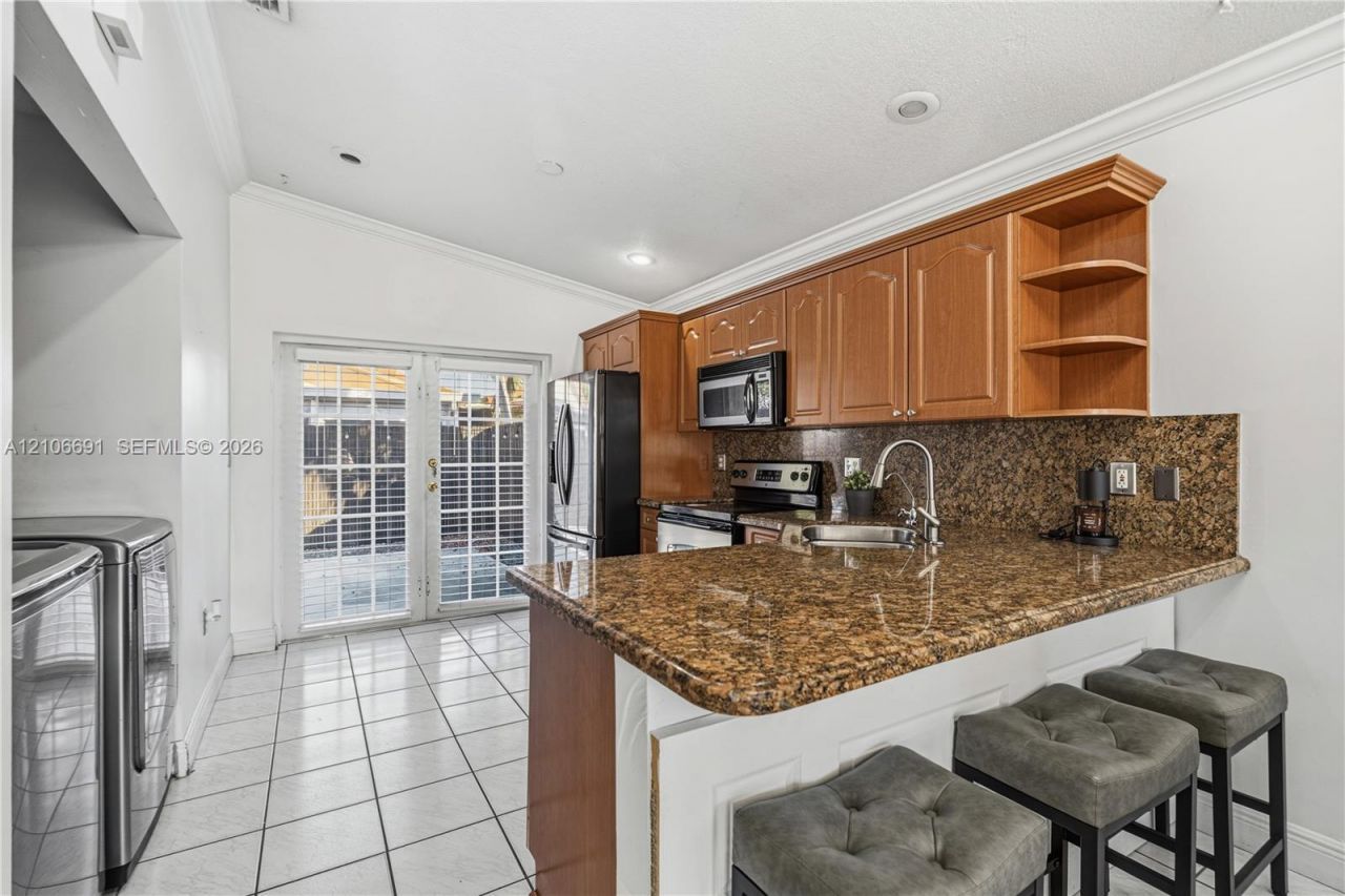 3355 W 68th St, Unit 128, Hialeah, FL 33018 Photo