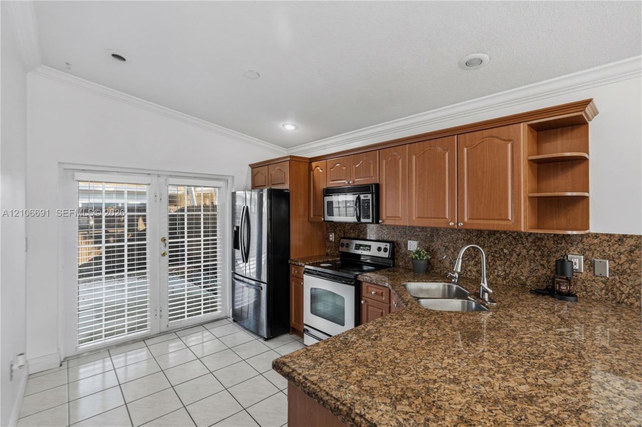 3355 W 68th St, Unit 128, Hialeah, FL 33018 Photo