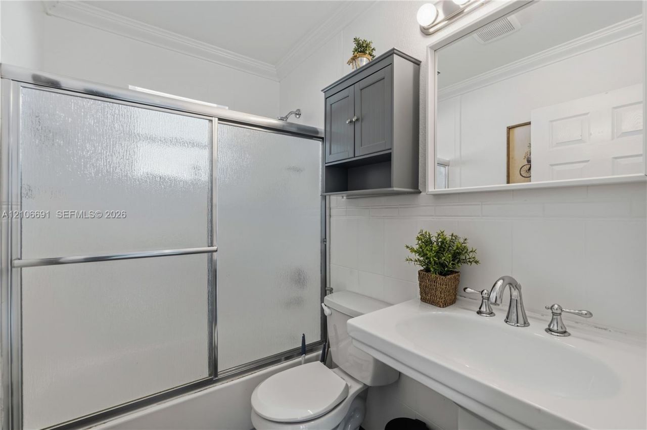 3355 W 68th St, Unit 128, Hialeah, FL 33018 Photo
