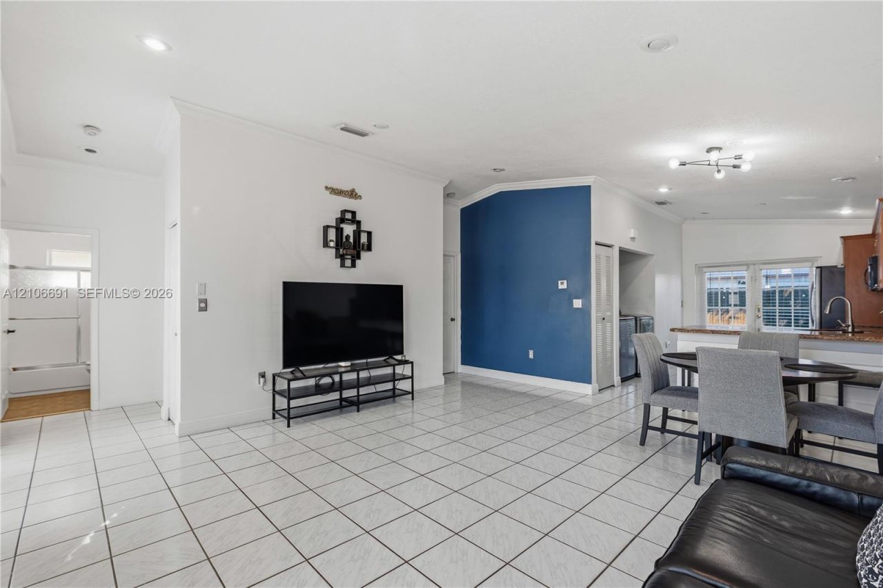 3355 W 68th St, Unit 128, Hialeah, FL 33018 Photo