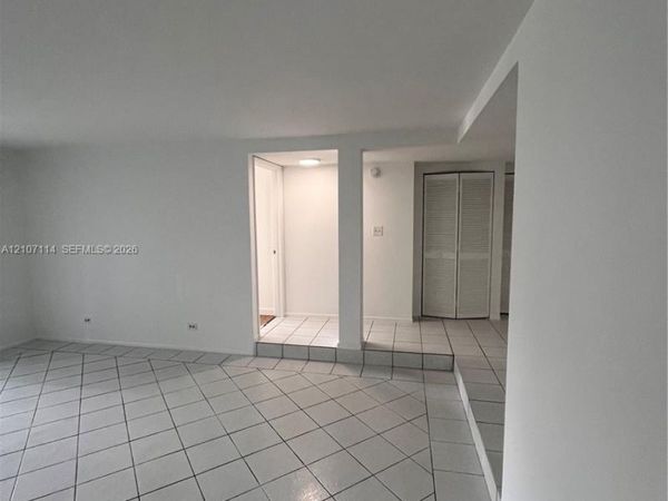 3650 Inverrary Dr, Unit 1Q, Lauderhill, FL 33319