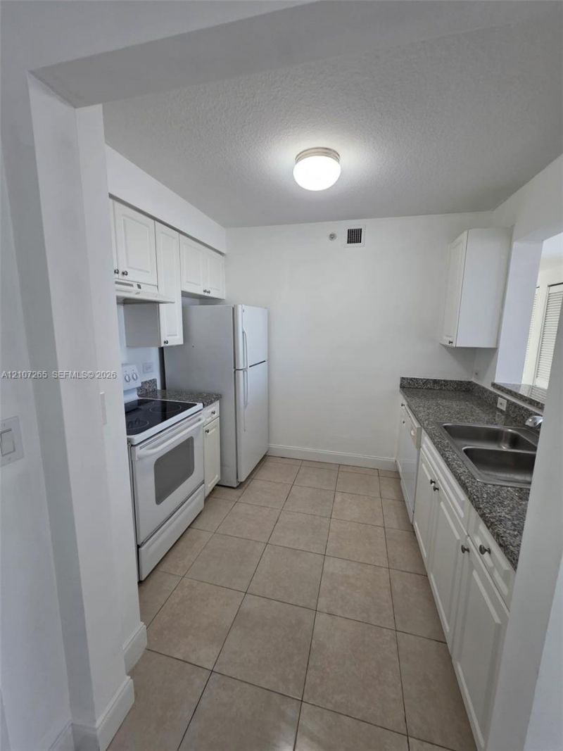 900 SW 8th St , Unit 504, Miami, FL 33130 Photo