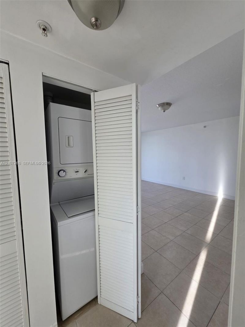 900 SW 8th St , Unit 504, Miami, FL 33130 Photo