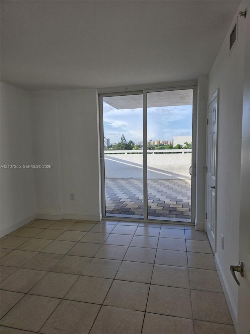 900 SW 8th St , Unit 504, Miami, FL 33130 Photo