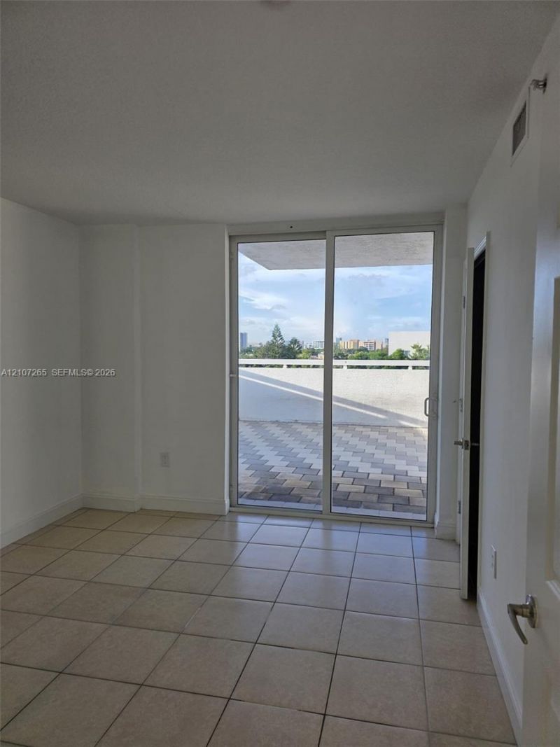 900 SW 8th St , Unit 504, Miami, FL 33130 Photo