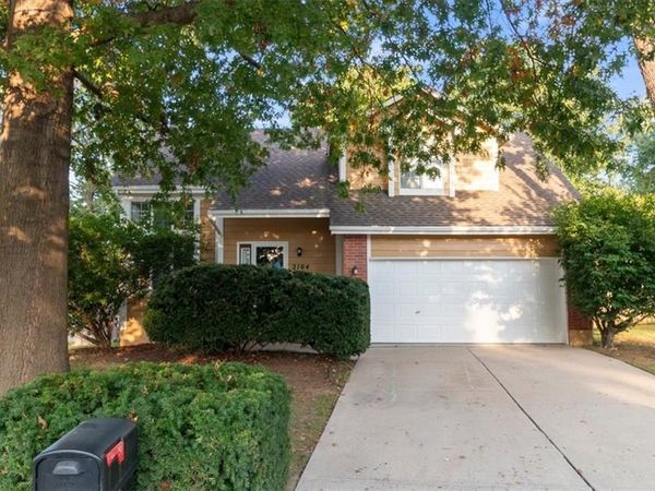 2104 NW Hidden Pointe Court, Blue Springs, MO 64015