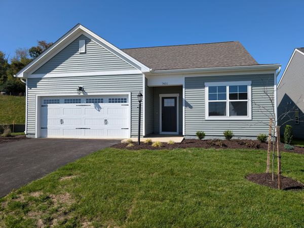 7451 King's Pointe , Fairlawn, VA 24141