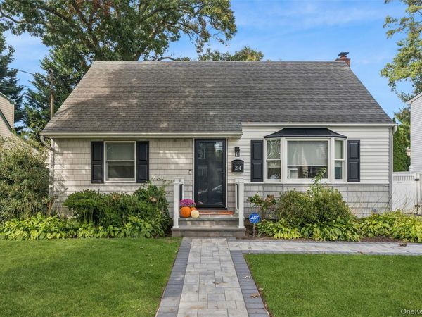 214 Elsie Avenue , Merrick, NY 11566