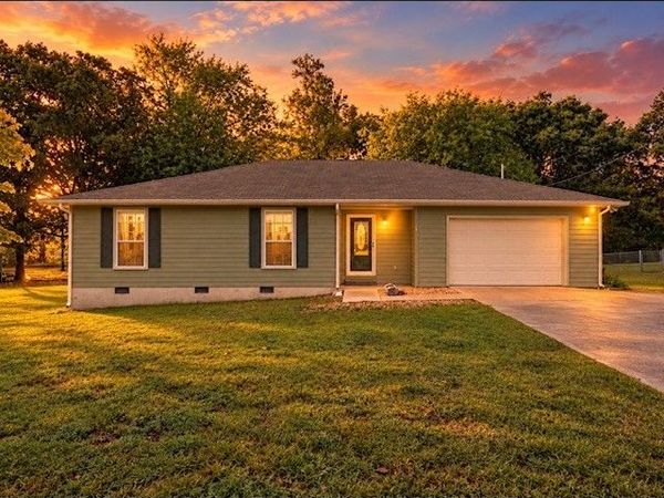 16 Town Rd , Fayetteville, TN 37334