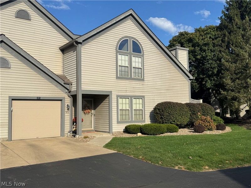 371 N Bayshore Drive, Unit 6, Columbiana, OH 44408 Photo 2
