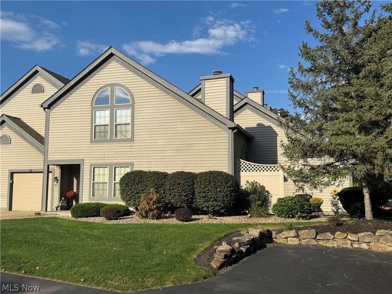 371 N Bayshore Drive, Unit 6, Columbiana, OH 44408 Photo 3