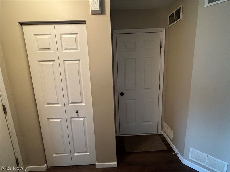 371 N Bayshore Drive, Unit 6, Columbiana, OH 44408 Photo 8