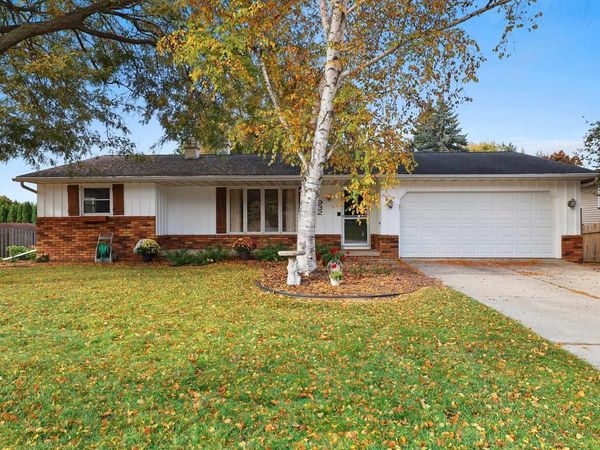 932 HILLY HAVEN COURT, Green Bay, WI 54311