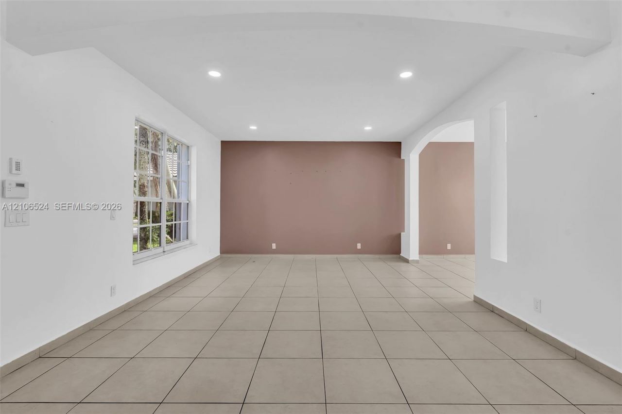 2048 NW 126th Ave , Pembroke Pines, FL 33028 Photo
