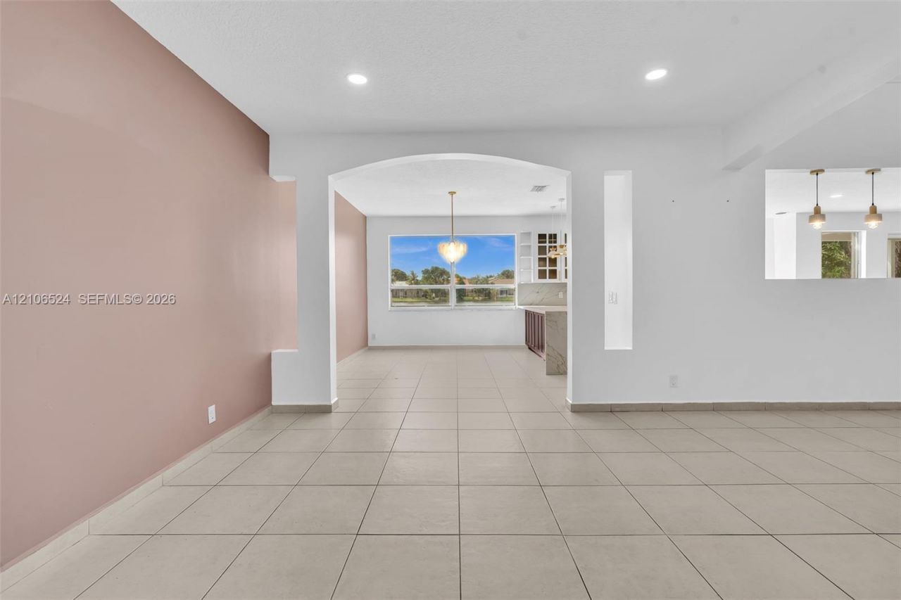 2048 NW 126th Ave , Pembroke Pines, FL 33028 Photo