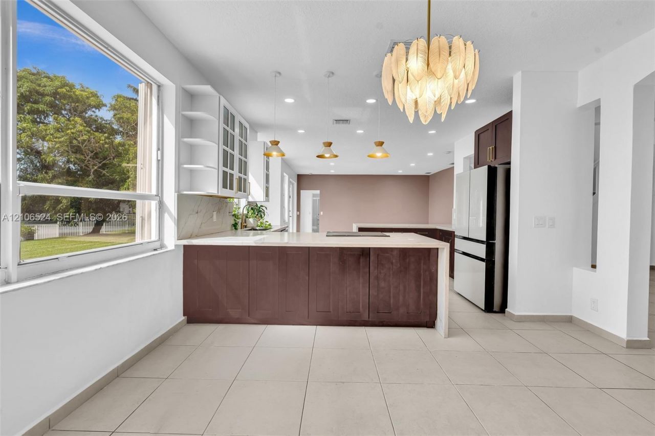 2048 NW 126th Ave , Pembroke Pines, FL 33028 Photo