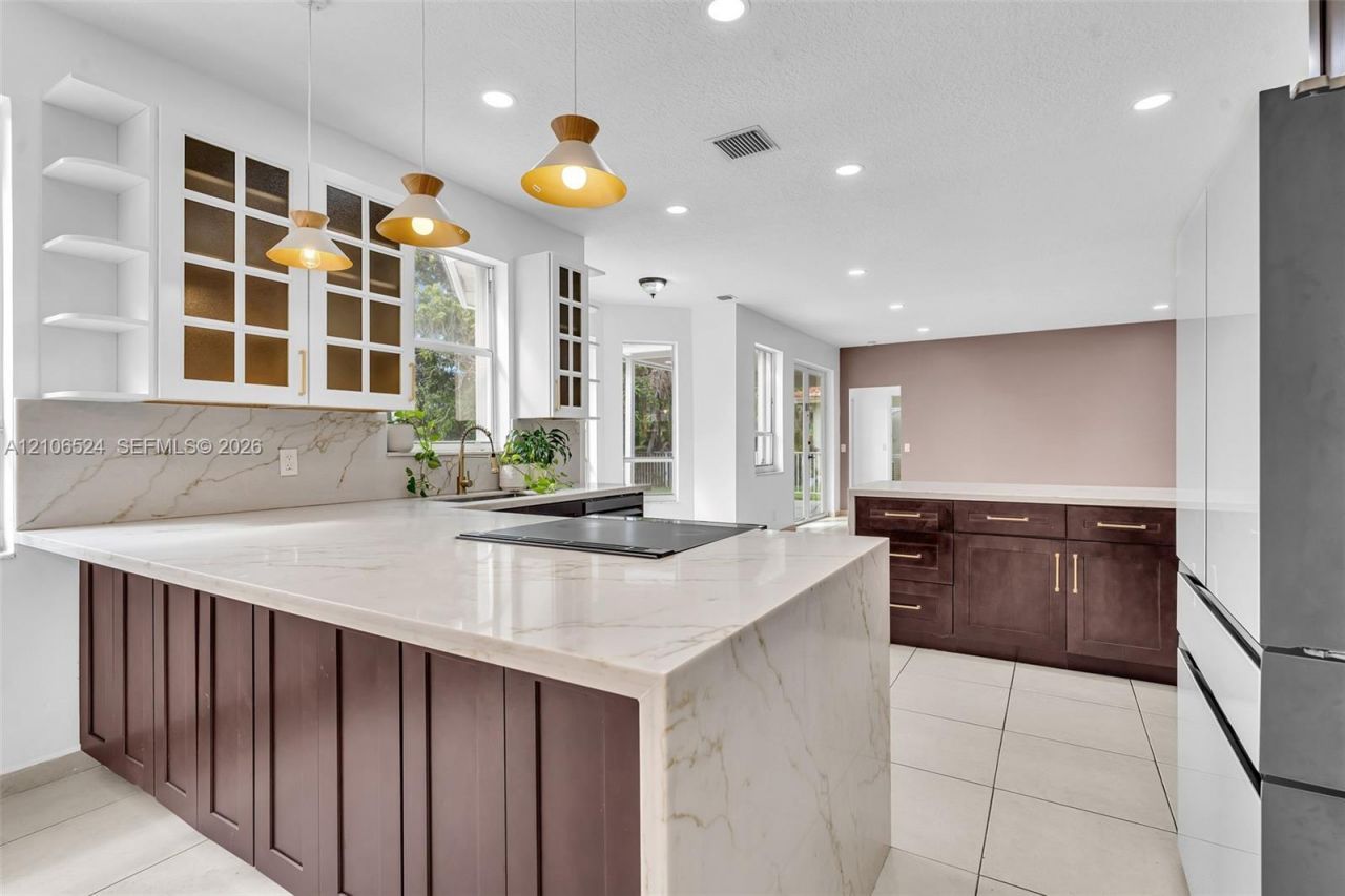2048 NW 126th Ave , Pembroke Pines, FL 33028 Photo