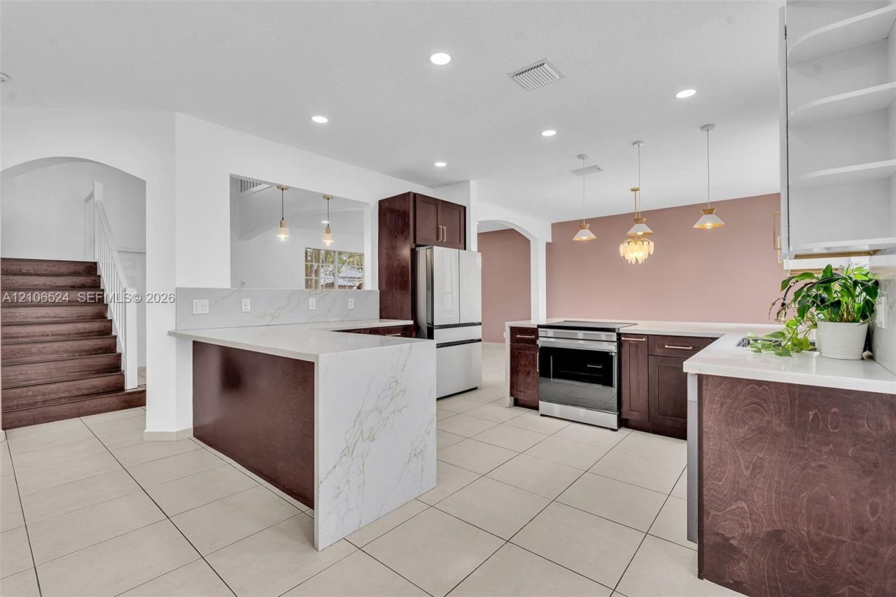 2048 NW 126th Ave , Pembroke Pines, FL 33028 Photo