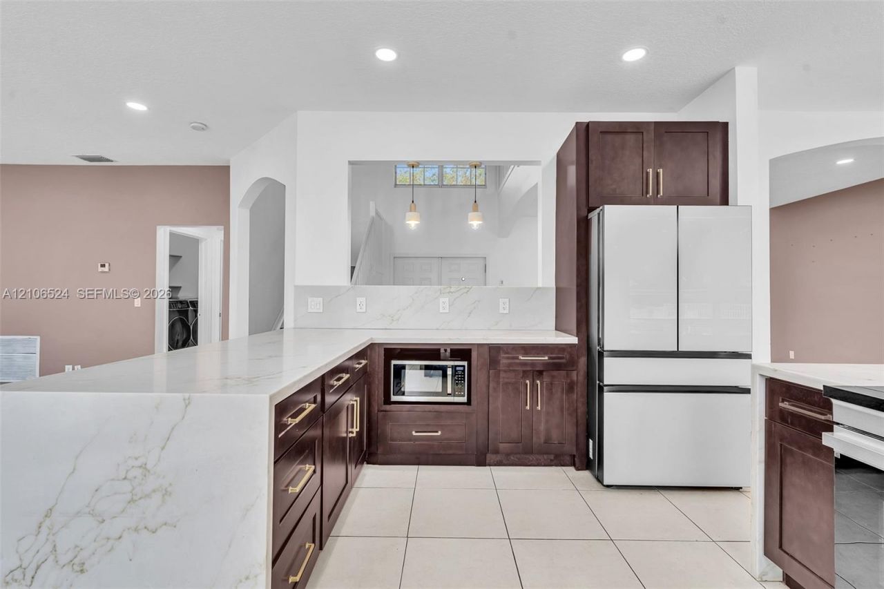 2048 NW 126th Ave , Pembroke Pines, FL 33028 Photo